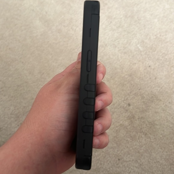 iPhone 13, all black solid case - Picture 4 of 4